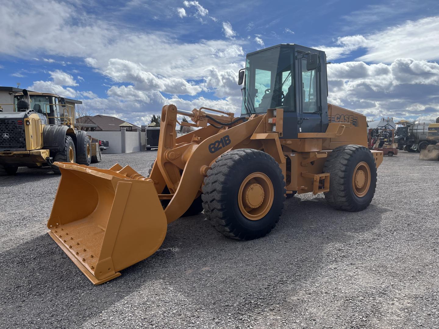 ./imagenes/INVOICE/2019/16742/CARGADOR FRONTAL CASE 621B (1).JPG